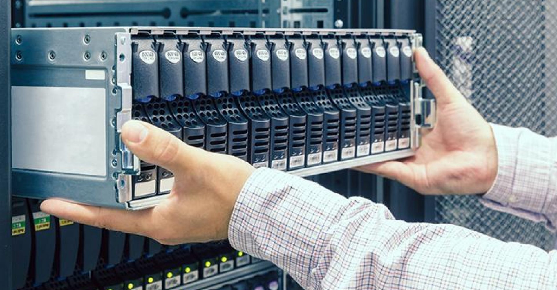 Como o serviço de Smart Hands auxilia em casos de emergências de infraestrutura de Data Centers