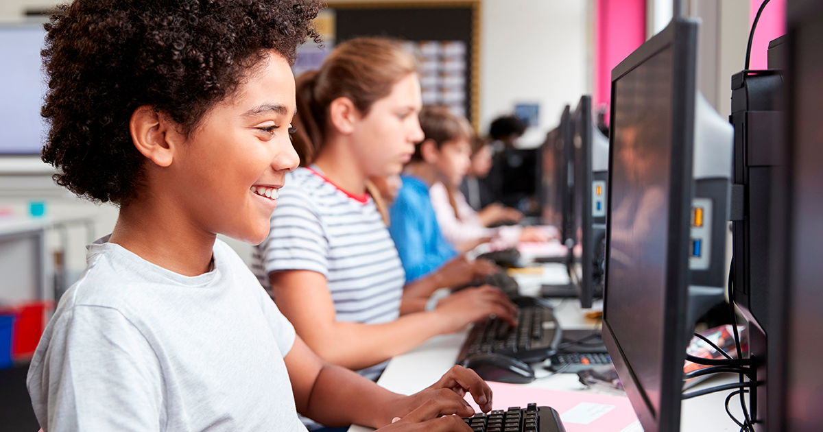 Como a Ascenty atua na implementação da tecnologia educacional