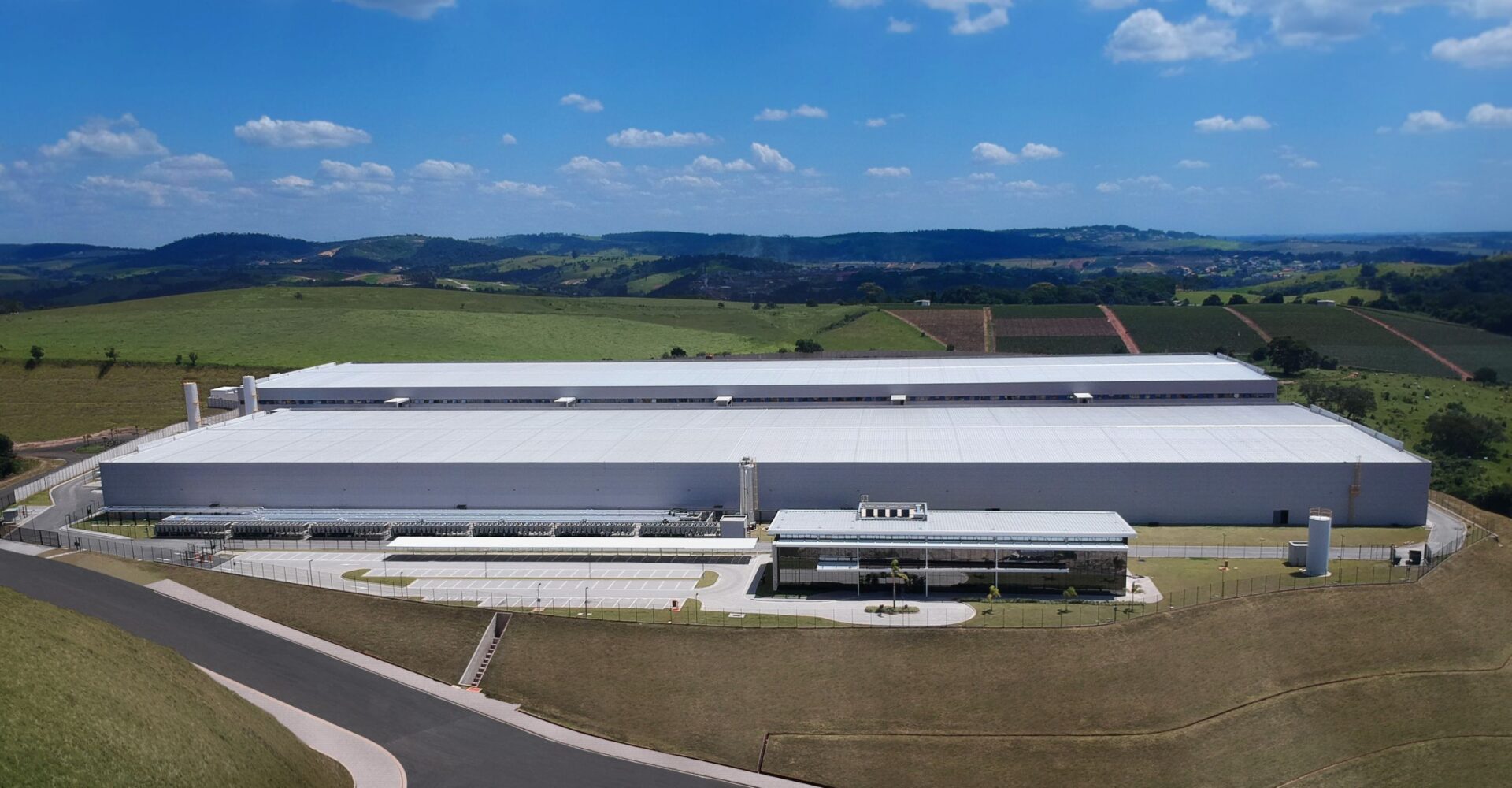 Ascenty Reports 54% Sales Growth in 2024 and Expands Client Portfolio